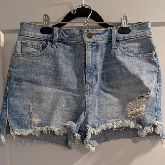 Guess Slightly Distressed Jean Shorts - Picture 1 of 5